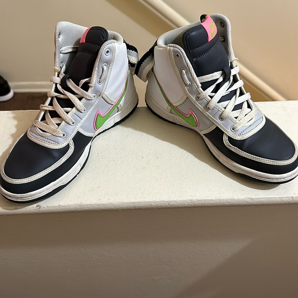 Unisex 6y NIKE Sneakers. Main colors Navy, Grey, White.
